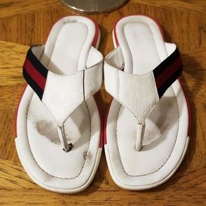 Gucci leather flip flops. Size 9